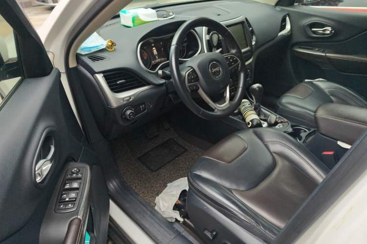 Used Jeep Cherokee 2016 2.4L Superior Edition Driver Seat