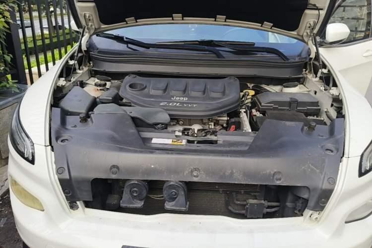 Used Jeep Cherokee 2016 2.0L Superior Edition Engine Bay