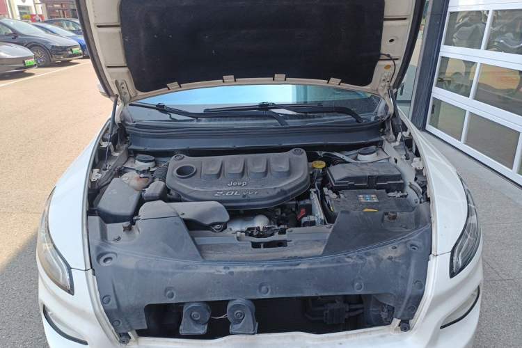 Used Jeep Cherokee 2016 2.0L Superior Edition Engine Bay
