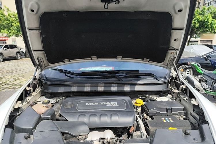 Used Jeep Cherokee 2016 2.4L Superior Edition Engine Bay