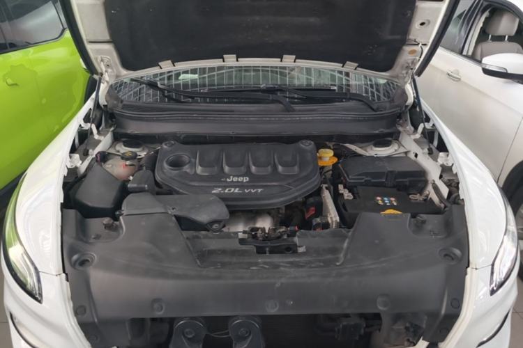 Used Jeep Cherokee 2016 2.0L Superior Edition Engine Bay