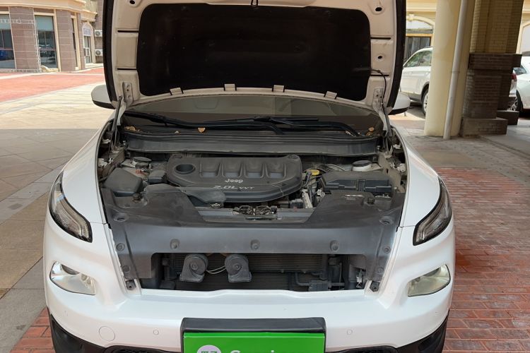 Used Jeep Cherokee 2016 2.0L Superior Edition Engine Bay