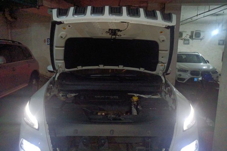 Used Jeep Cherokee 2016 2.4L Professional Edition Engine Bay