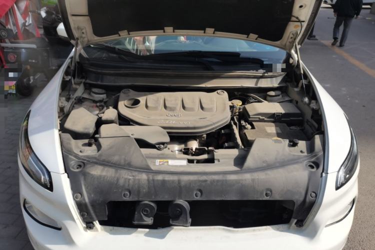 Used Jeep Cherokee 2016 2.0L Superior Edition Engine Bay