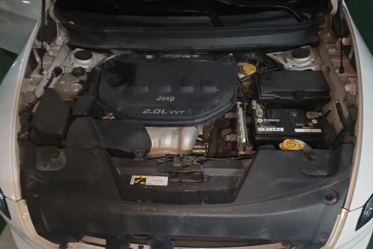 Used Jeep Cherokee 2016 2.0L Superior Edition Engine Bay
