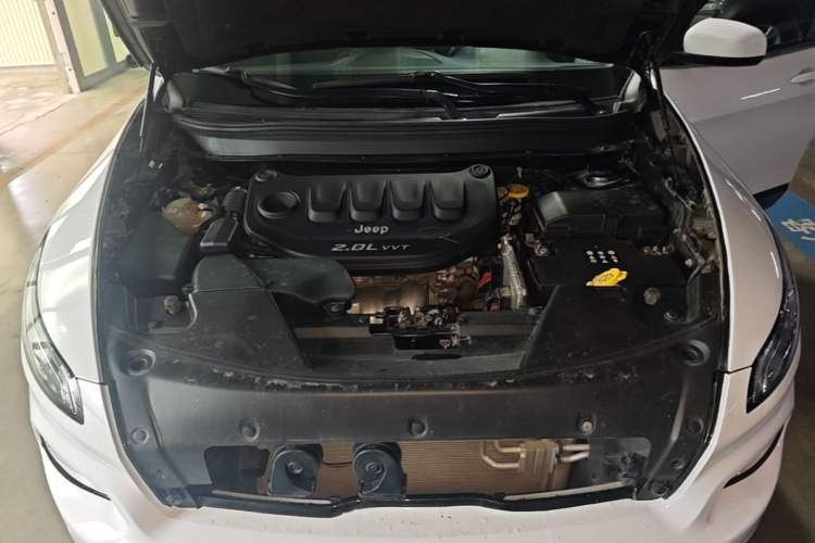 Used Jeep Cherokee 2016 2.0L Superior Edition Engine Bay