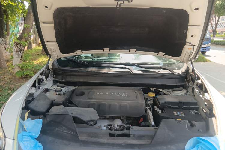 Used Jeep Cherokee 2016 2.4L All-in-One Edition Engine Bay