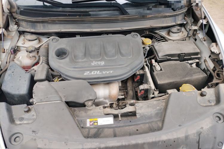 Used Jeep Cherokee 2016 2.0L Superior Edition Engine Bay