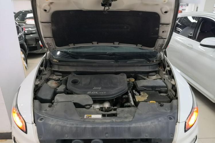 Used Jeep Cherokee 2016 2.0L Superior Edition Engine Bay