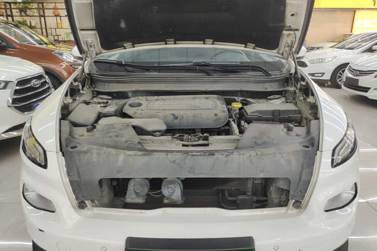 Used Jeep Cherokee 2016 2.4L Leading Edition Engine Bay