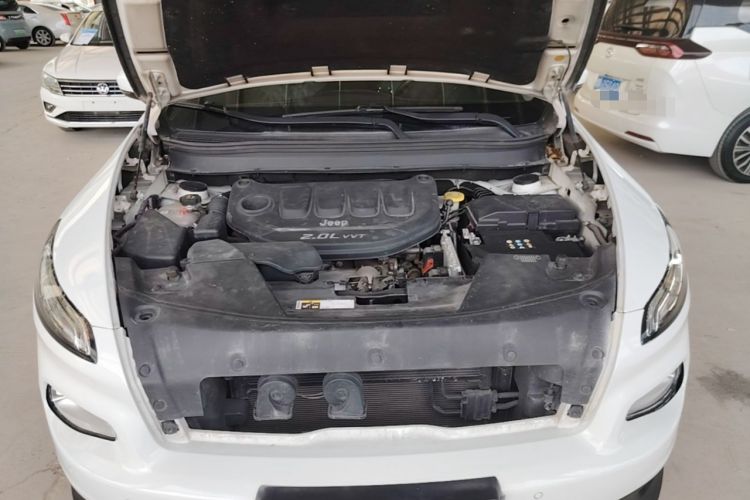 Used Jeep Cherokee 2016 2.0L Superior Edition Engine Bay