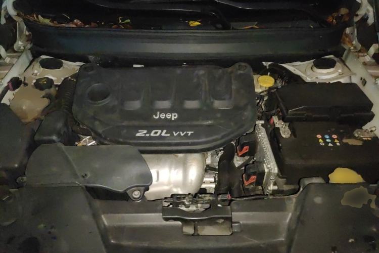 Used Jeep Cherokee 2016 2.0L Superior Edition Engine Bay
