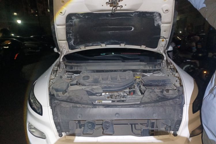 Used Jeep Cherokee 2016 2.0L Superior Edition Engine Bay