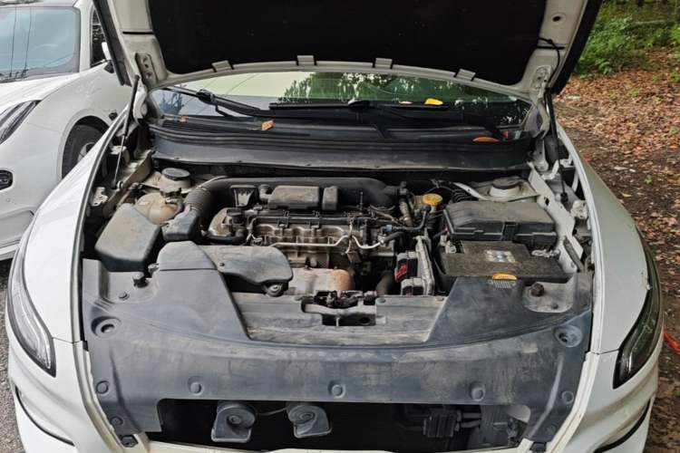 Used Jeep Cherokee 2016 2.0L Superior Edition Engine Bay