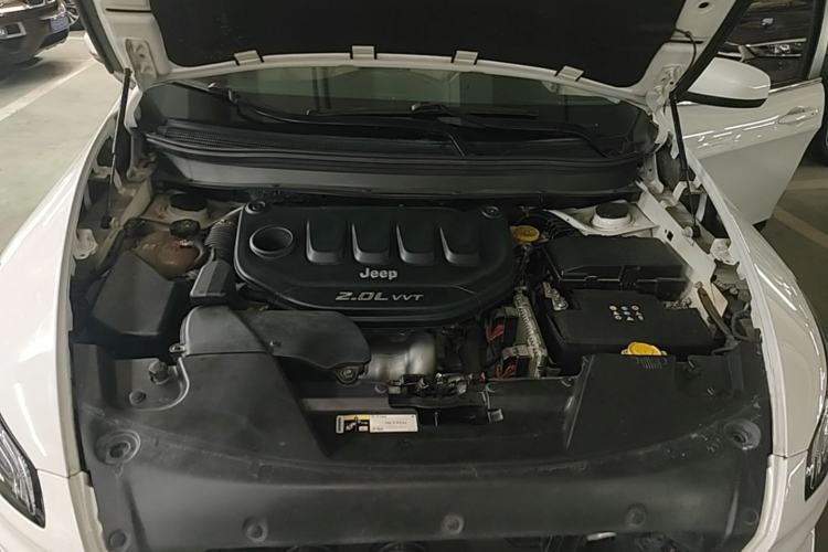 Used Jeep Cherokee 2016 2.0L Superior Edition Engine Bay
