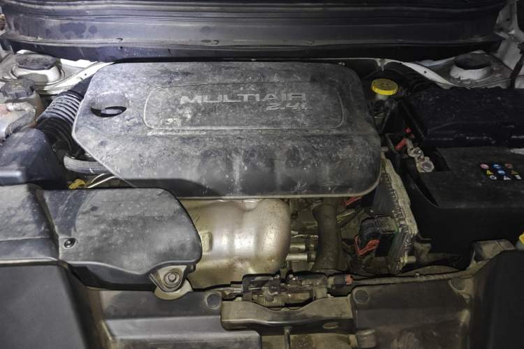 Used Jeep Cherokee 2016 2.4L Superior Edition Engine Bay