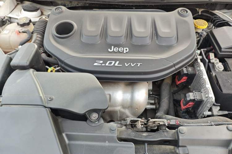 Used Jeep Cherokee 2016 2.0L Superior Edition Engine Bay