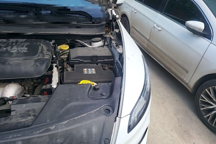 Used Jeep Cherokee 2016 2.4L Professional Edition Engine Bay Left