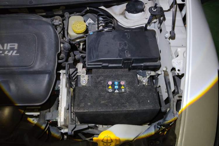 Used Jeep Cherokee 2016 2.4L Leading Edition Engine Bay Left