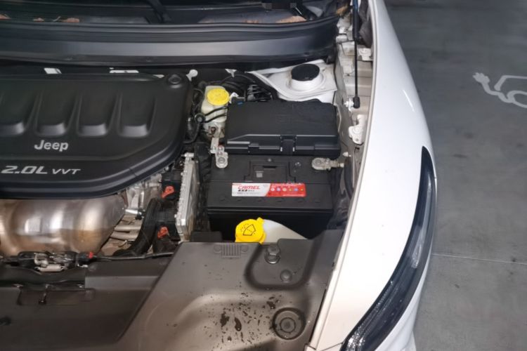 Used Jeep Cherokee 2016 2.0L Superior Edition Engine Bay Left