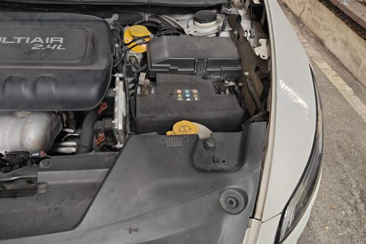 Used Jeep Cherokee 2016 2.4L Professional Edition Engine Bay Left