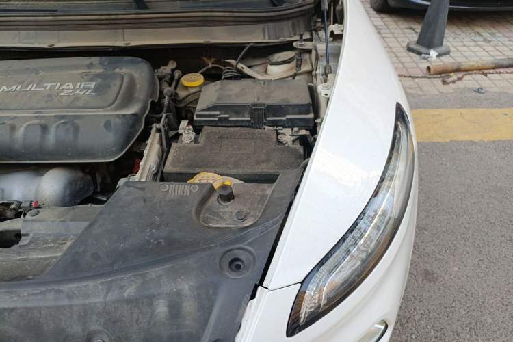 Used Jeep Cherokee 2016 2.4L Leading Edition Engine Bay Left