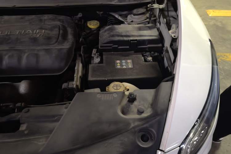 Used Jeep Cherokee 2016 2.4L Professional Smart Version Engine Bay Left