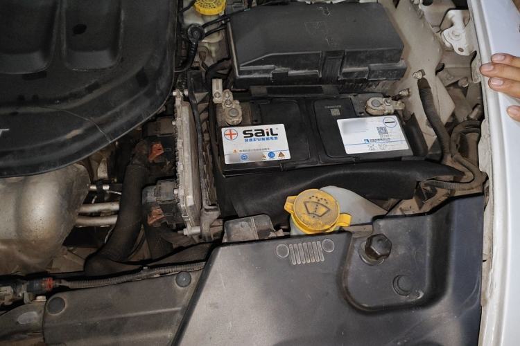 Used Jeep Cherokee 2016 2.0L Superior Edition Engine Bay Left