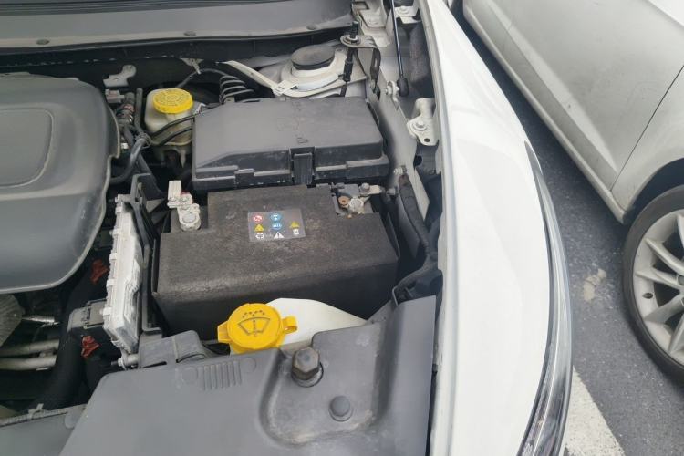 Used Jeep Cherokee 2016 2.4L All-in-One Edition Engine Bay Left