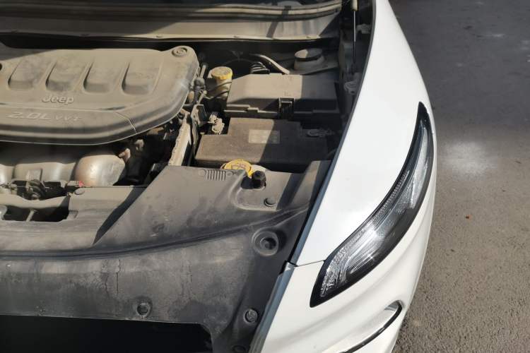 Used Jeep Cherokee 2016 2.0L Superior Edition Engine Bay Left