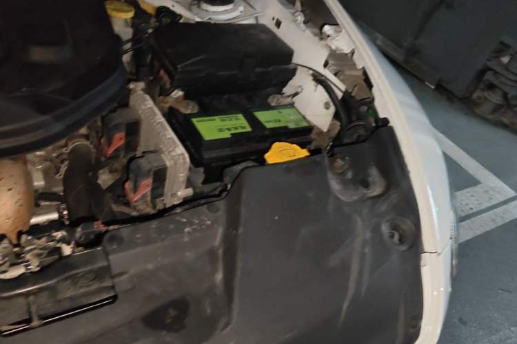 Used Jeep Cherokee 2016 2.0L Superior Edition Engine Bay Left