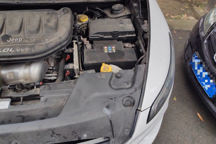 Used Jeep Cherokee 2016 2.0L Superior Edition Engine Bay Left
