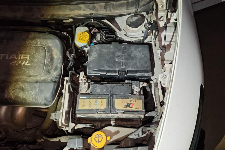 Used Jeep Cherokee 2016 2.4L Leading Edition Engine Bay Left