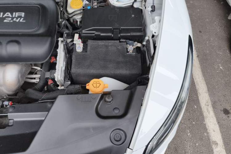 Used Jeep Cherokee 2016 2.4L Professional Edition Engine Bay Left