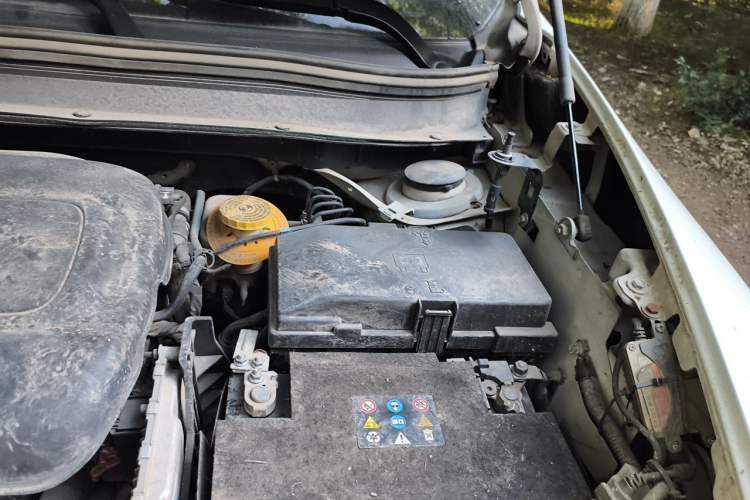 Used Jeep Cherokee 2016 2.4L Professional Smart Version Engine Bay Left