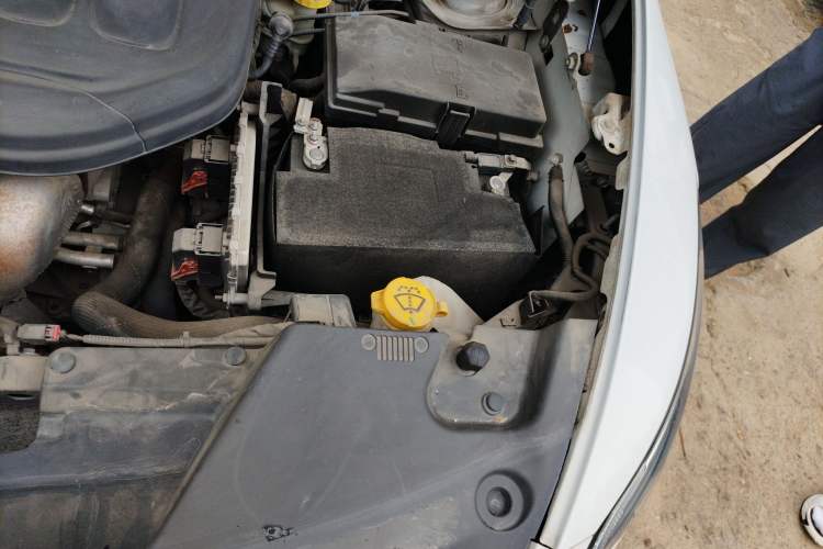 Used Jeep Cherokee 2016 2.0L Superior Edition Engine Bay Left