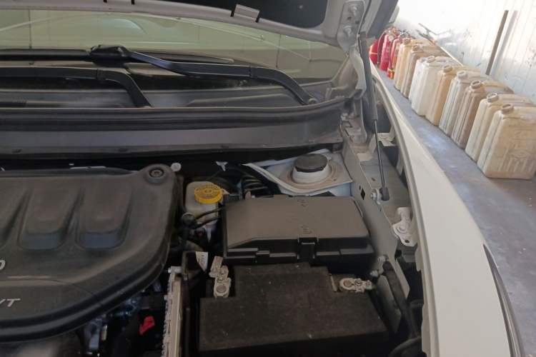 Used Jeep Cherokee 2016 2.0L Superior Edition Engine Bay Left