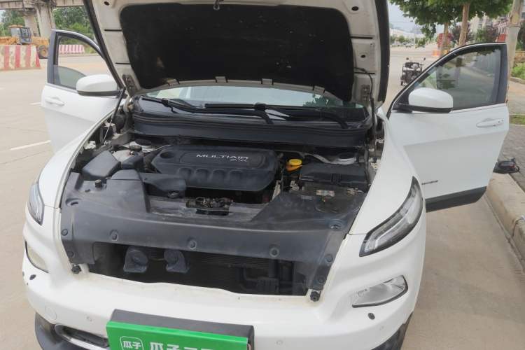 Used Jeep Cherokee 2016 2.4L Superior Edition Engine Bay Left