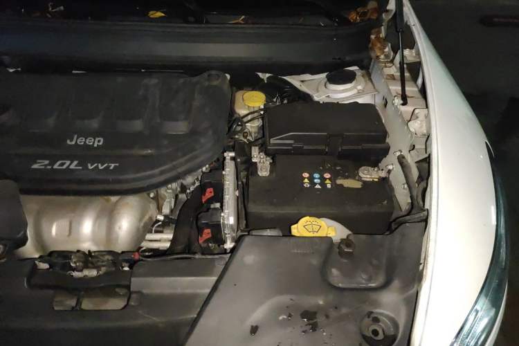 Used Jeep Cherokee 2016 2.0L Superior Edition Engine Bay Left
