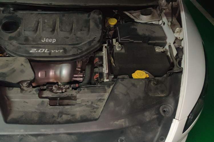Used Jeep Cherokee 2016 2.0L Superior Edition Engine Bay Left