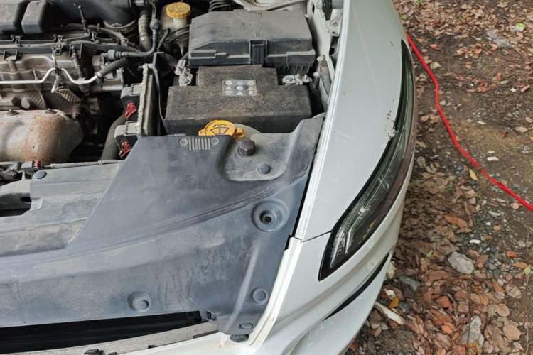Used Jeep Cherokee 2016 2.0L Superior Edition Engine Bay Left