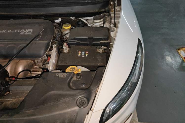 Used Jeep Cherokee 2016 2.4L Leading Edition Engine Bay Left