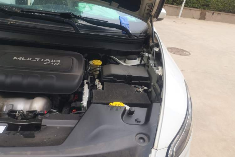 Used Jeep Cherokee 2016 2.4L Leading Edition Engine Bay Left