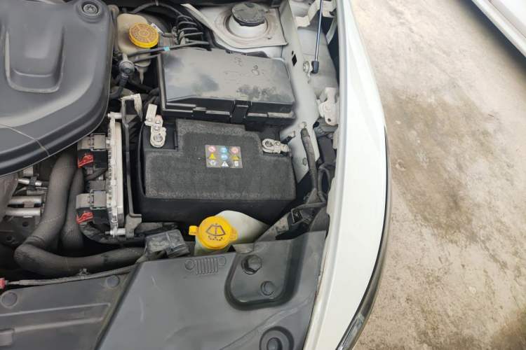 Used Jeep Cherokee 2016 2.0L Leading Edition Engine Bay Left
