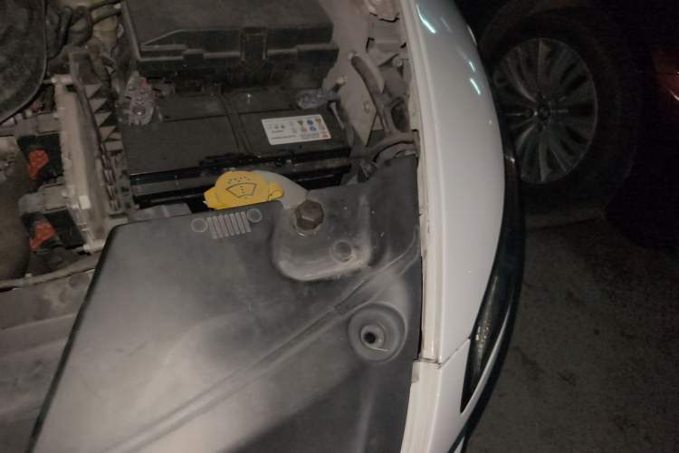 Used Jeep Cherokee 2016 2.0L Superior Edition Engine Bay Left