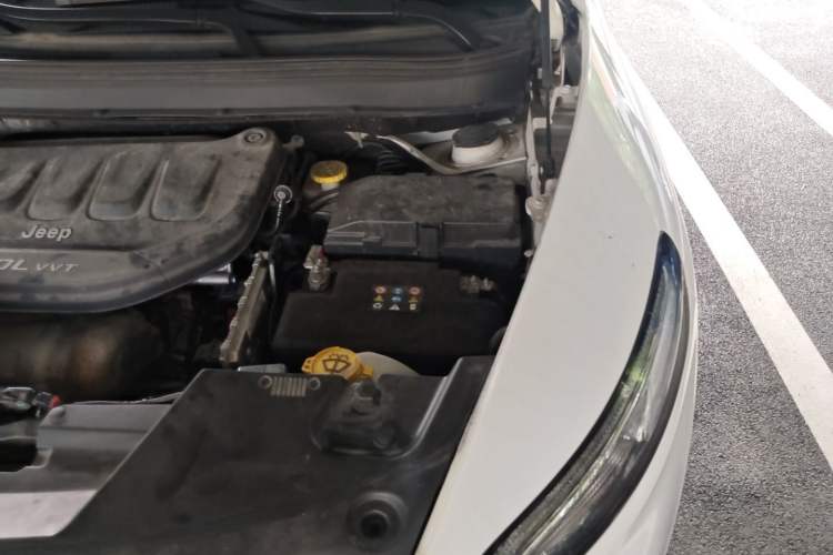 Used Jeep Cherokee 2016 2.0L Superior Edition Engine Bay Left