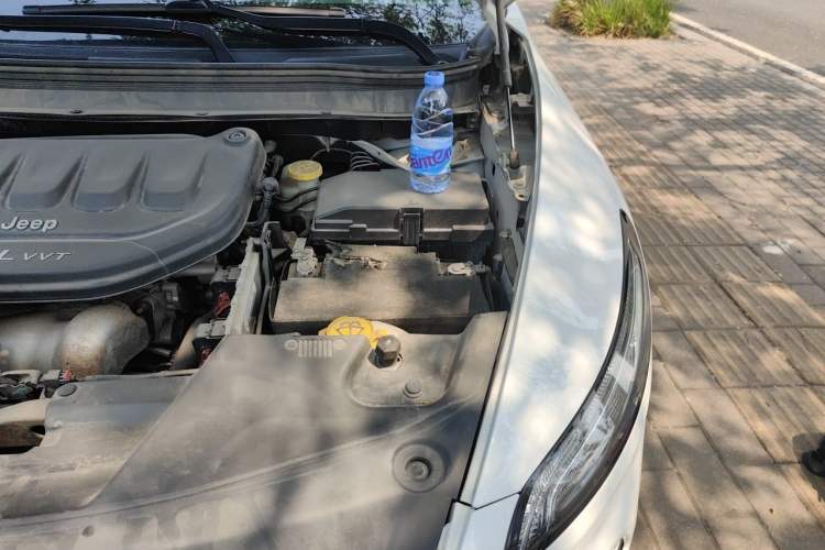 Used Jeep Cherokee 2016 2.0L Superior Edition Engine Bay Left