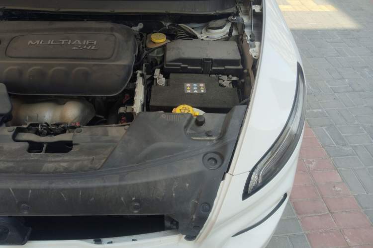 Used Jeep Cherokee 2016 2.4L Leading Edition Engine Bay Left