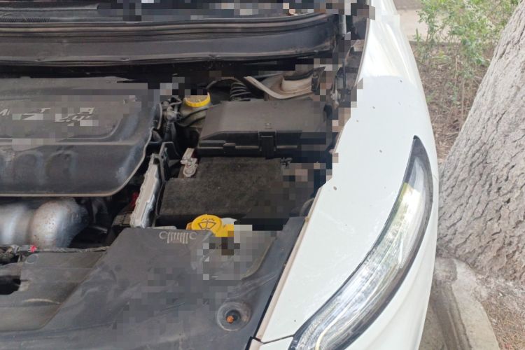 Used Jeep Cherokee 2016 2.4L Professional Edition Engine Bay Left