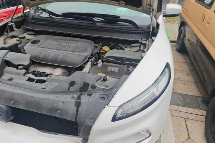 Used Jeep Cherokee 2016 2.4L Superior Edition Engine Bay Left